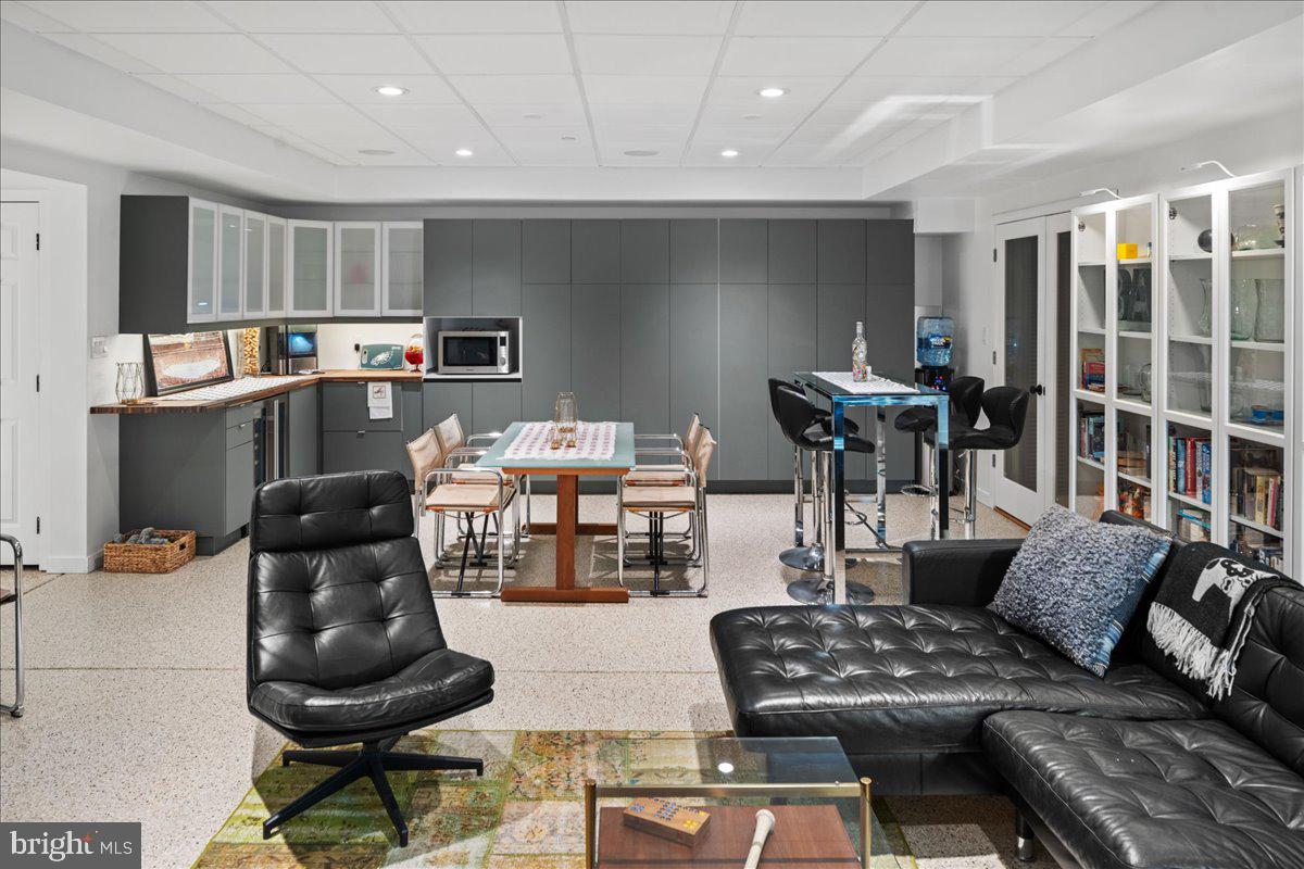 NEWTOWN STATION - Residential