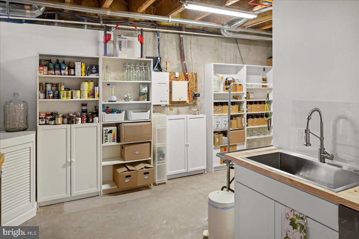 NEWTOWN STATION - Residential