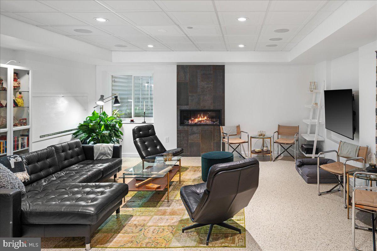 NEWTOWN STATION - Residential