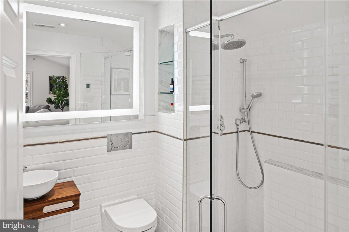 NEWTOWN STATION - Residential