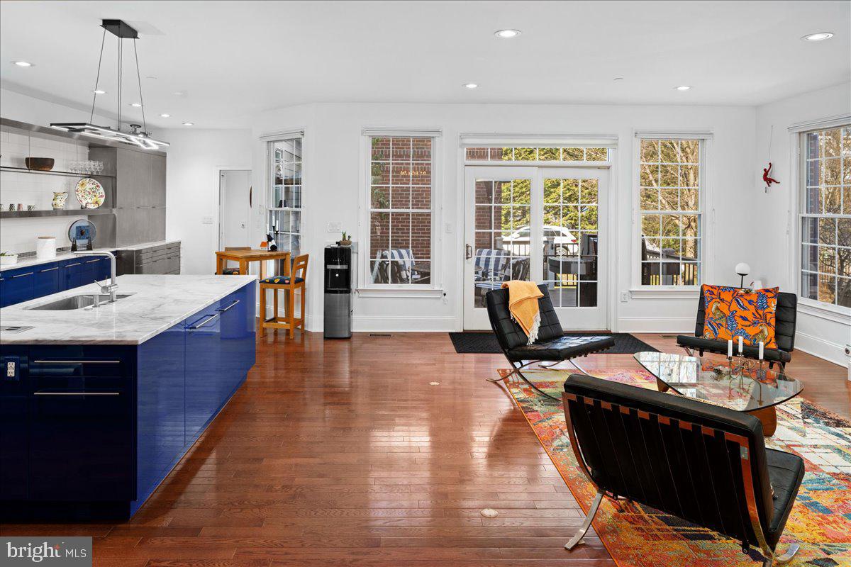 NEWTOWN STATION - Residential