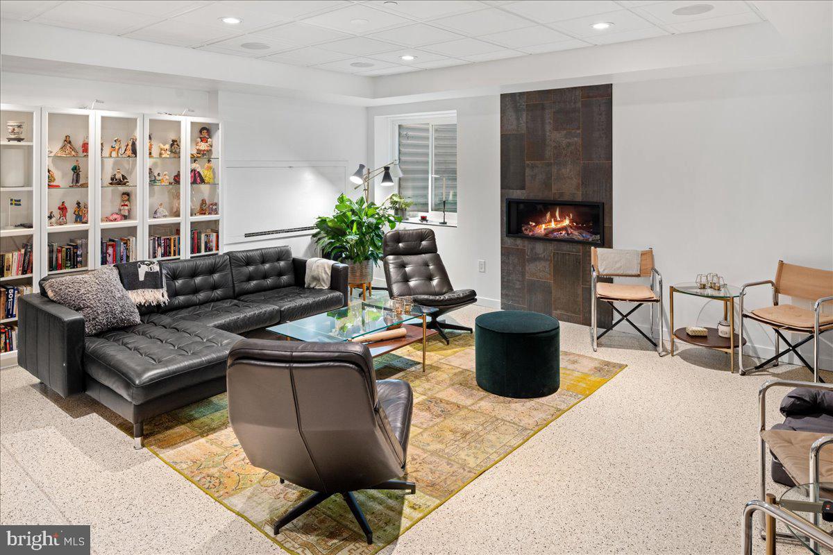 NEWTOWN STATION - Residential