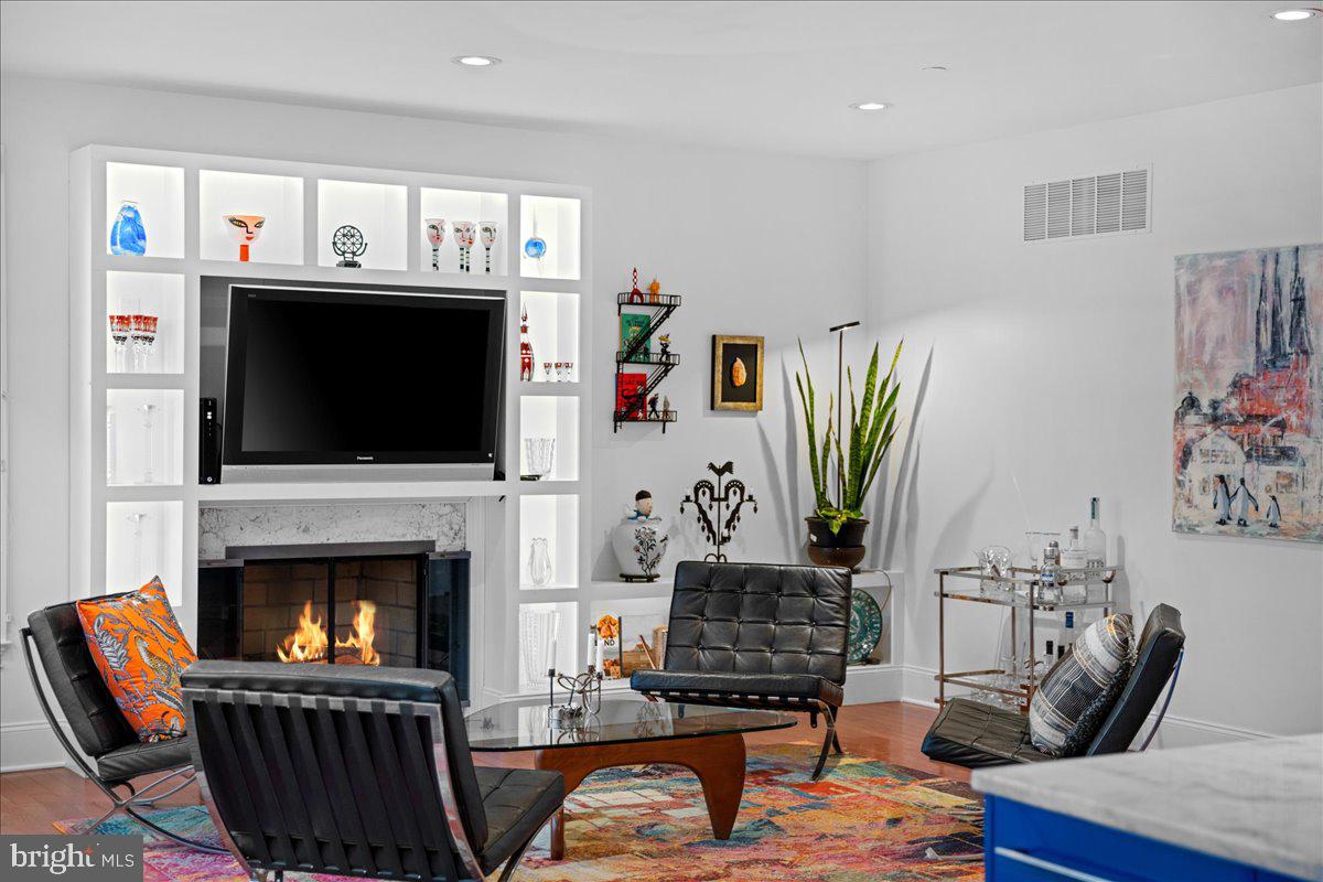 NEWTOWN STATION - Residential