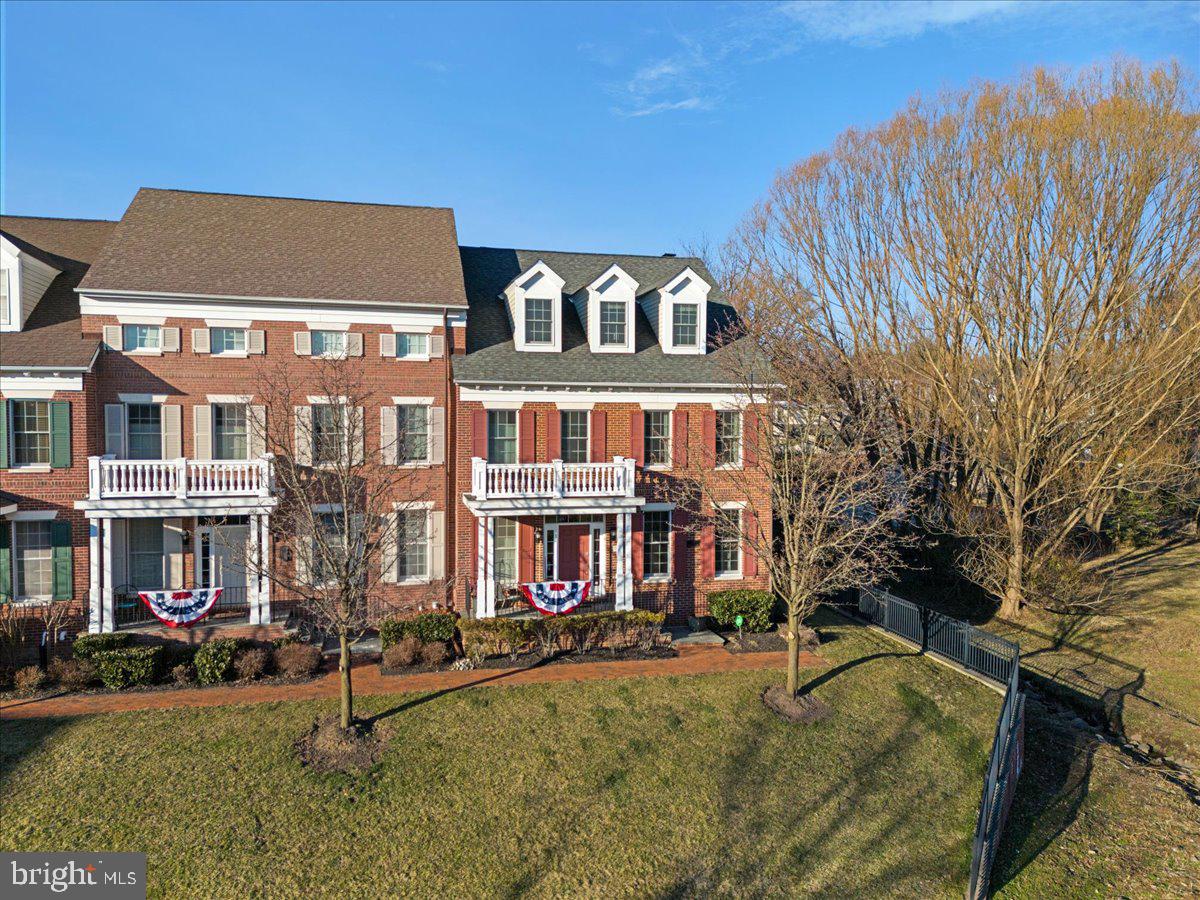 NEWTOWN STATION - Residential