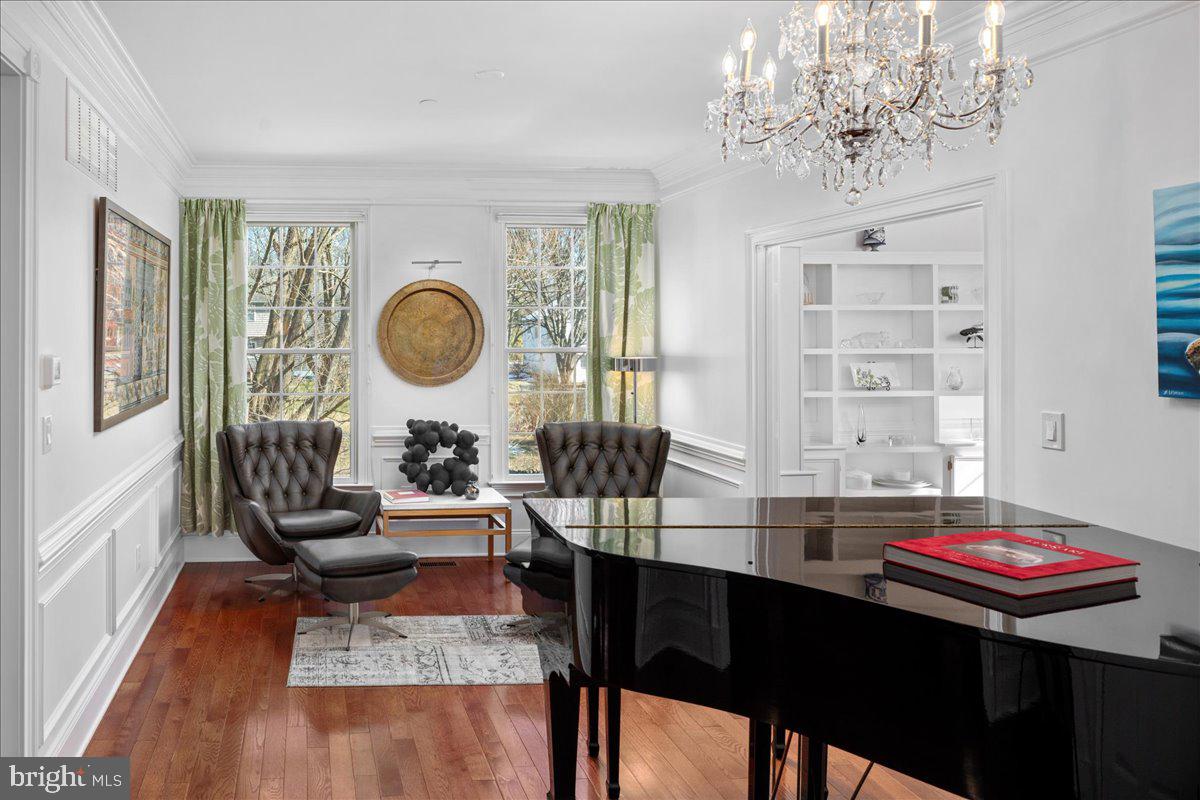 NEWTOWN STATION - Residential