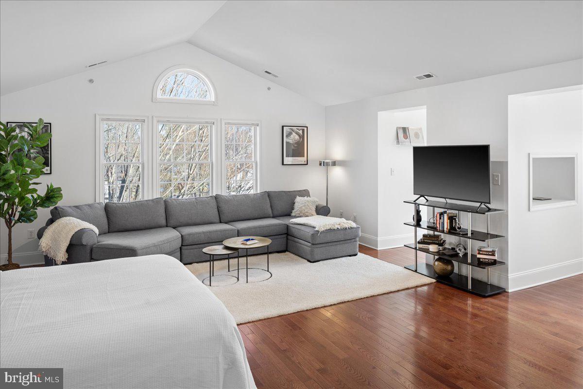 NEWTOWN STATION - Residential