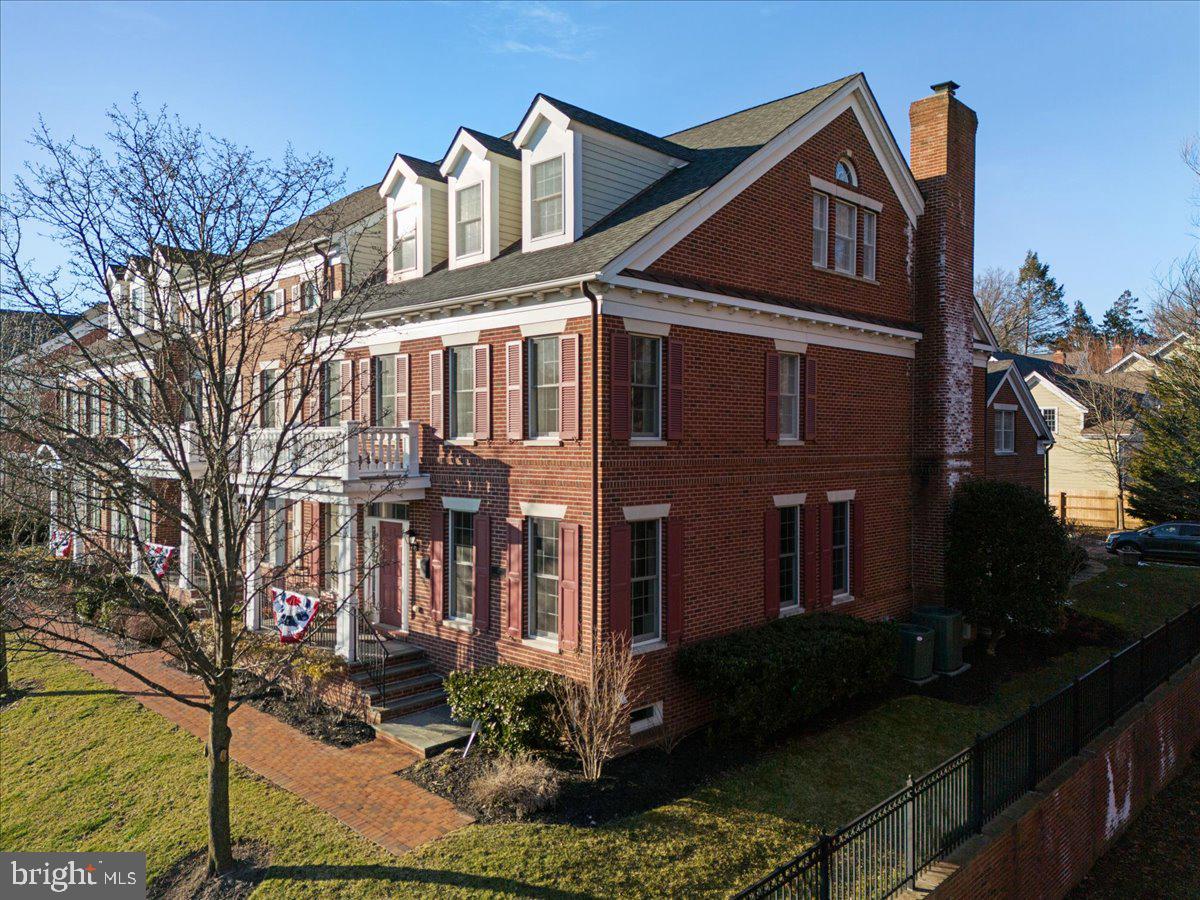 NEWTOWN STATION - Residential