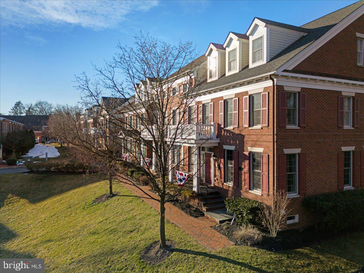 NEWTOWN STATION - Residential