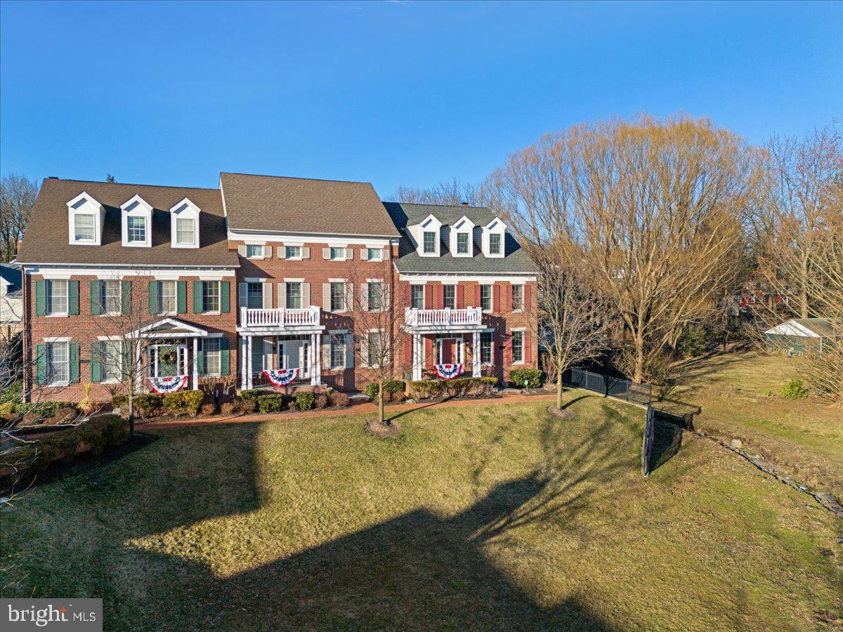 NEWTOWN STATION - Residential