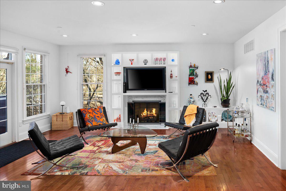 NEWTOWN STATION - Residential