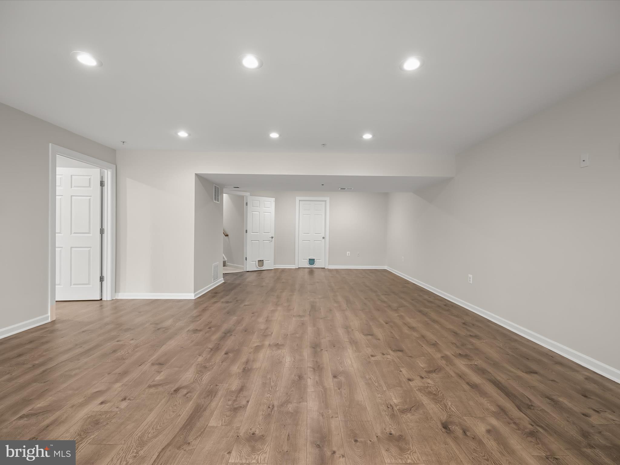 COURTYARDS AT WAVERLY WOODS EAST - Residential