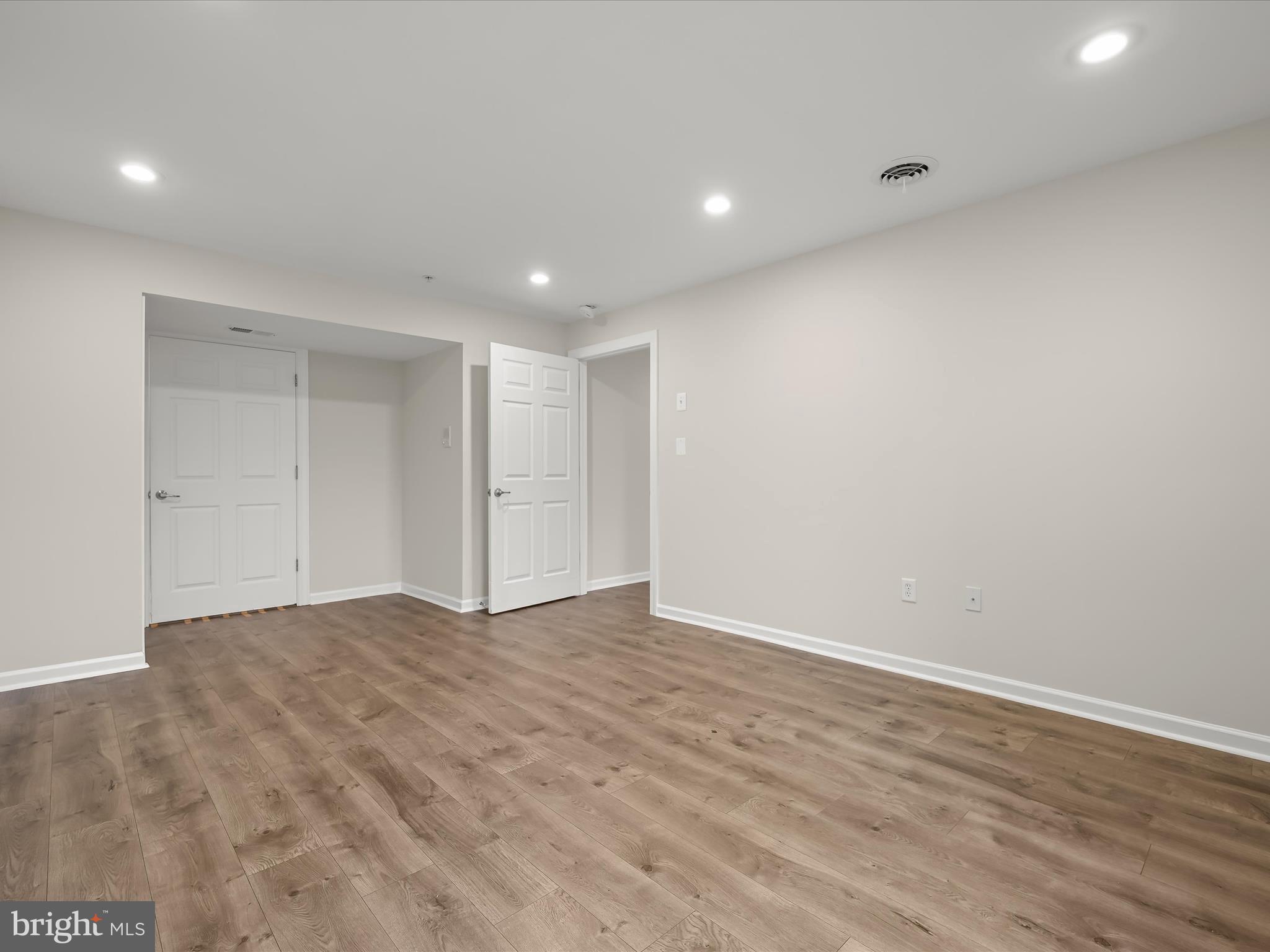 COURTYARDS AT WAVERLY WOODS EAST - Residential