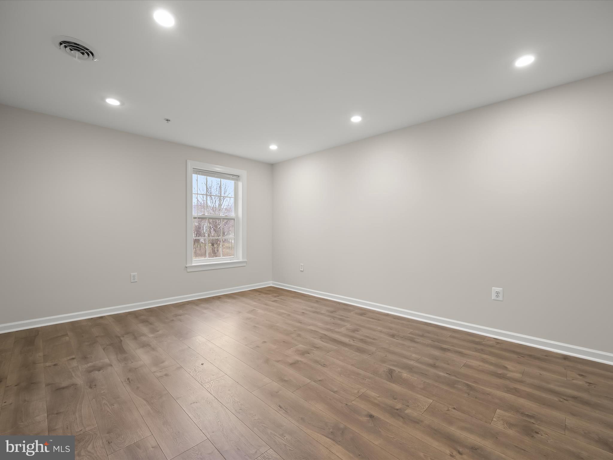 COURTYARDS AT WAVERLY WOODS EAST - Residential