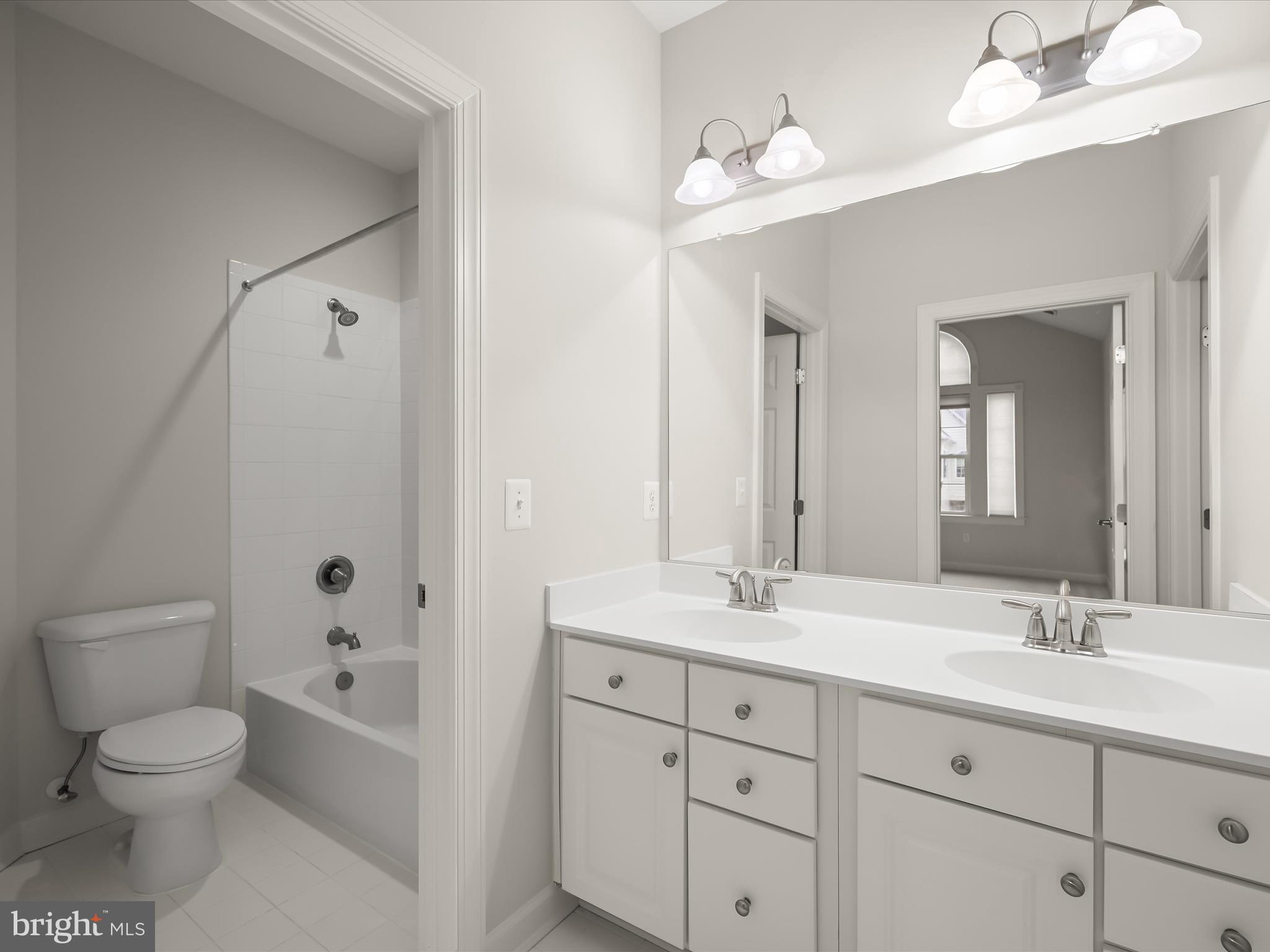 COURTYARDS AT WAVERLY WOODS EAST - Residential