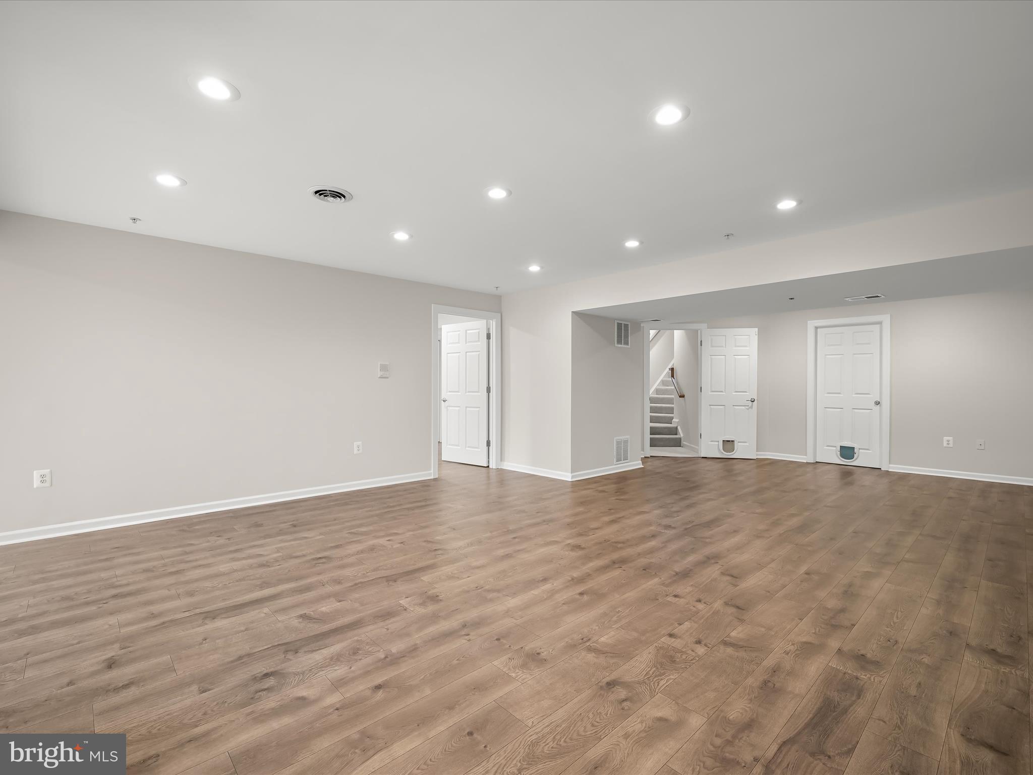 COURTYARDS AT WAVERLY WOODS EAST - Residential