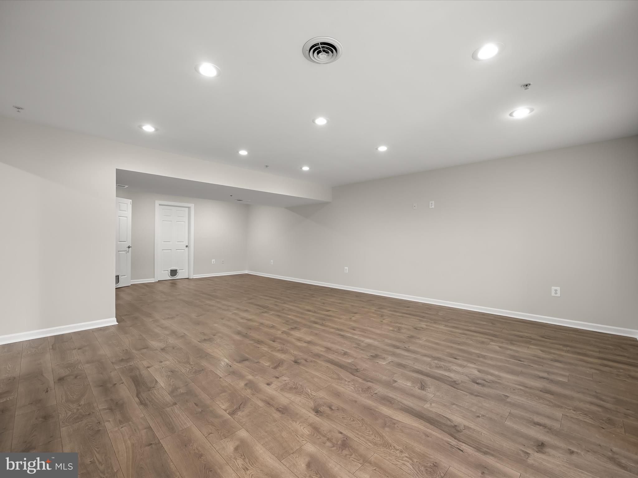 COURTYARDS AT WAVERLY WOODS EAST - Residential