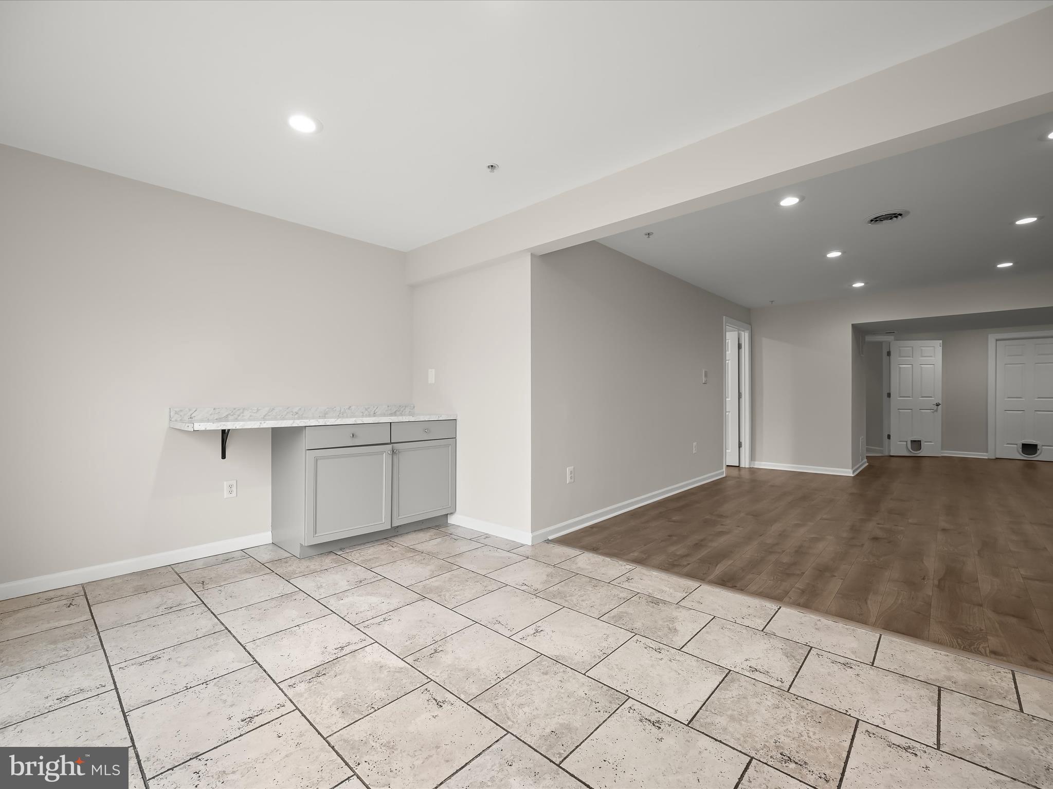 COURTYARDS AT WAVERLY WOODS EAST - Residential