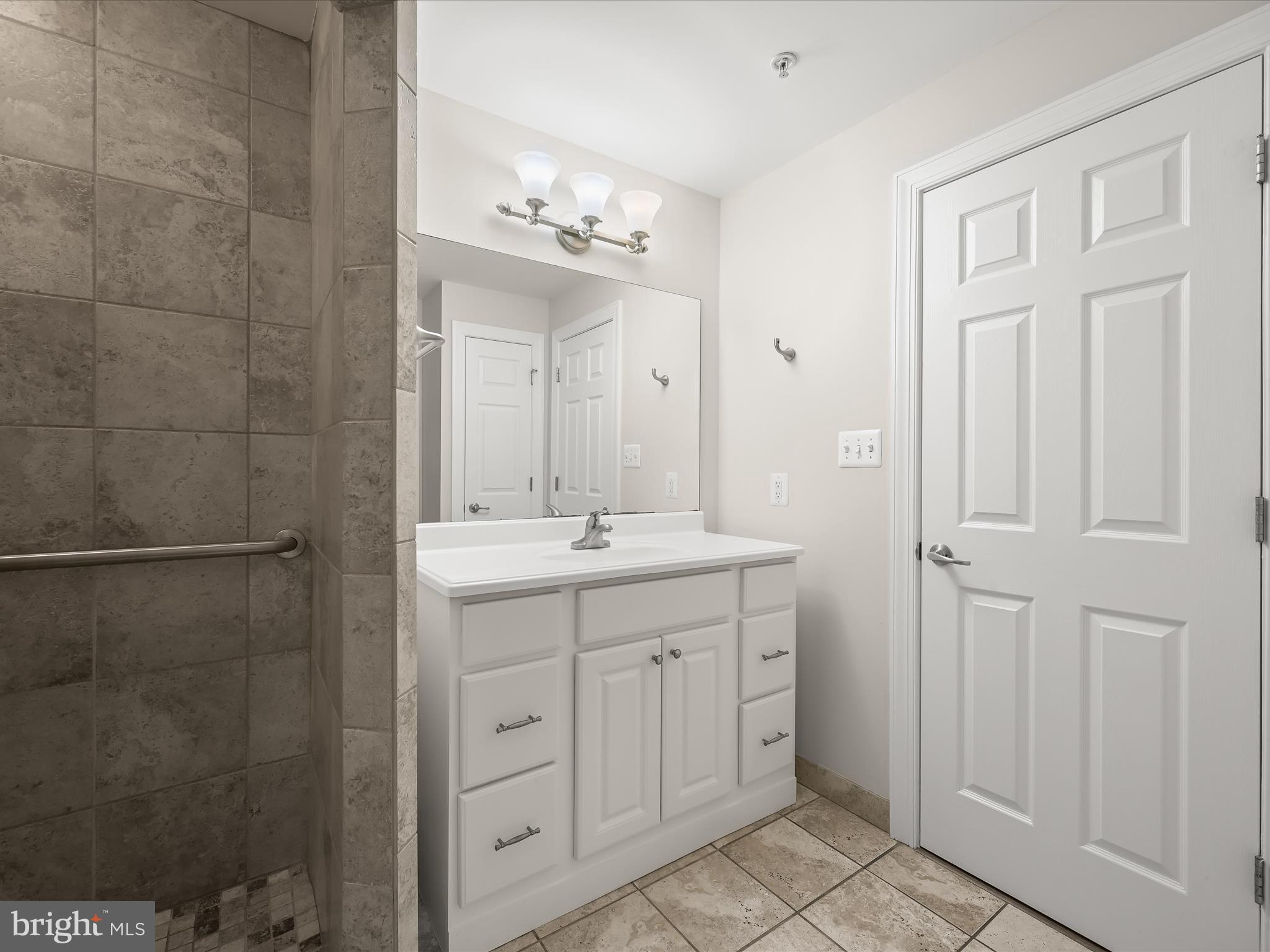 COURTYARDS AT WAVERLY WOODS EAST - Residential