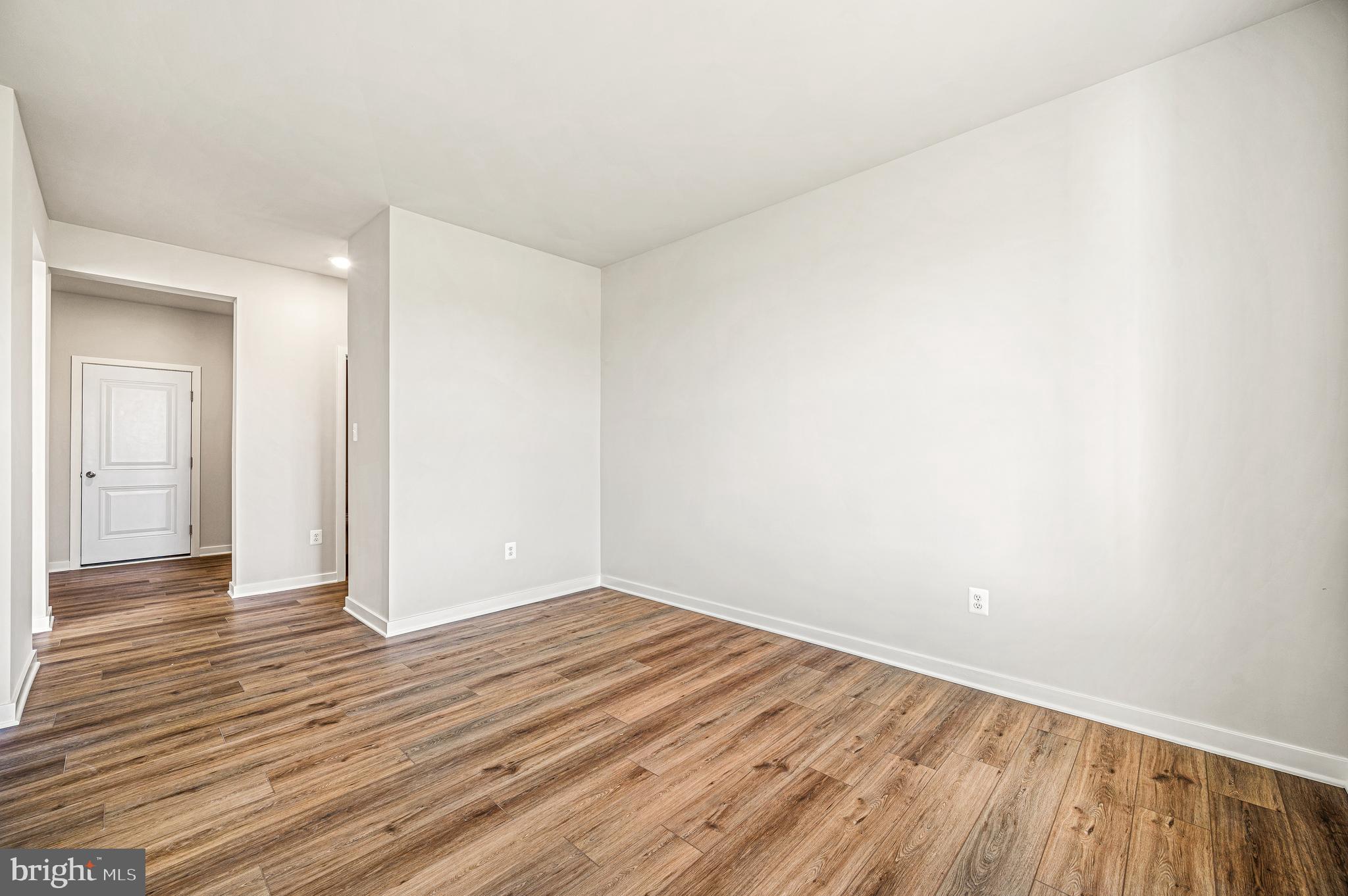 437 CROWNLEAF DRIVE