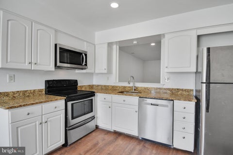 Townhouse For Rent - 107 Conway Court<br/> Chester County, EXTON, PA 19341