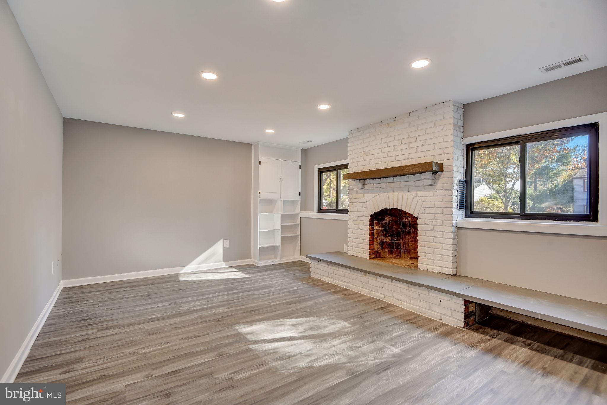 VILLAGE OF OWEN BROWN - Residential