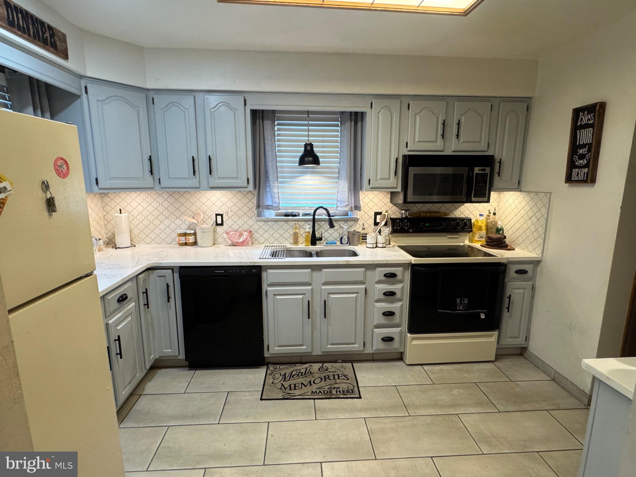 100 SILVIEW AVENUE