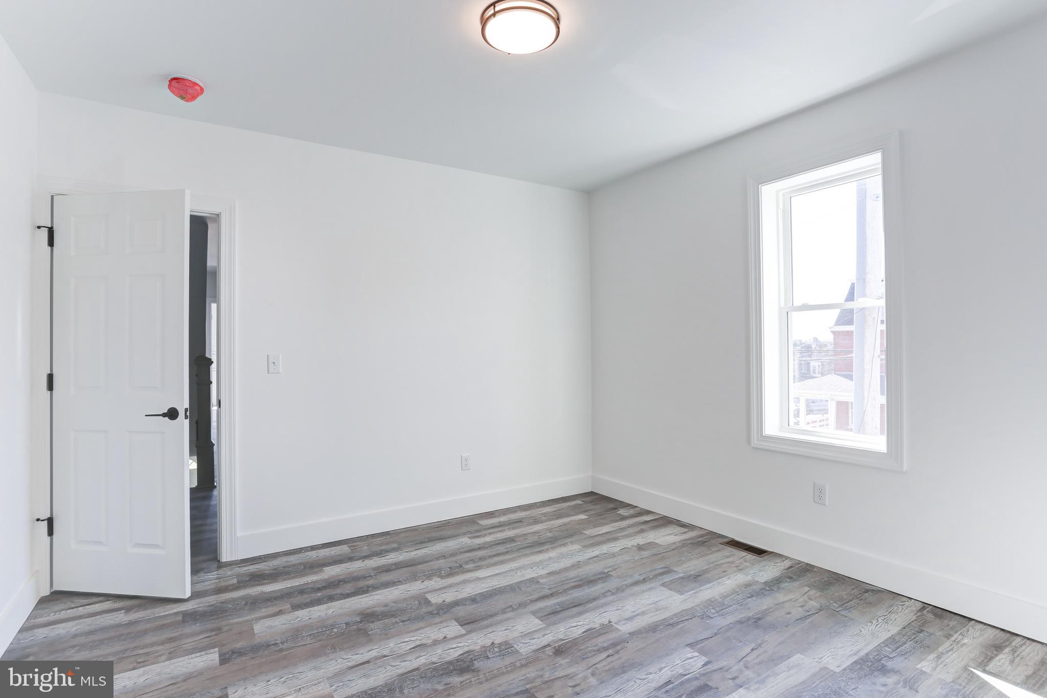 LANCASTER - Residential