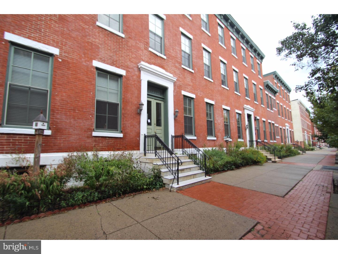 ART MUSEUM AREA - Residential Lease