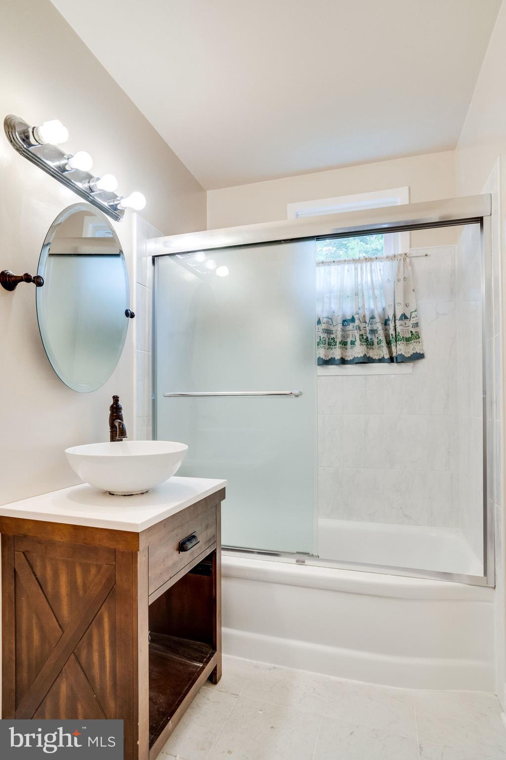 BURGUNDY MANOR - Residential