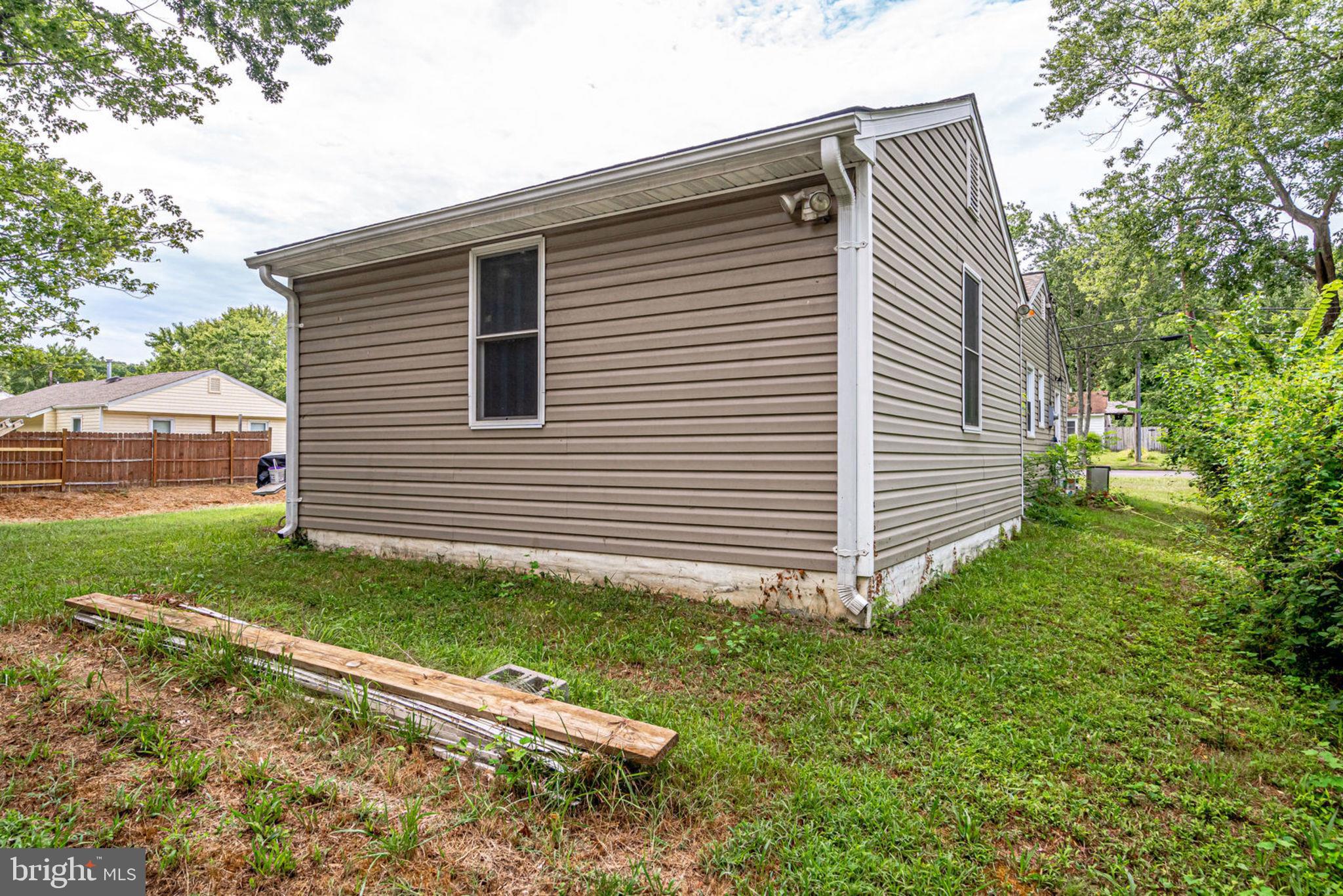 BURGUNDY MANOR - Residential