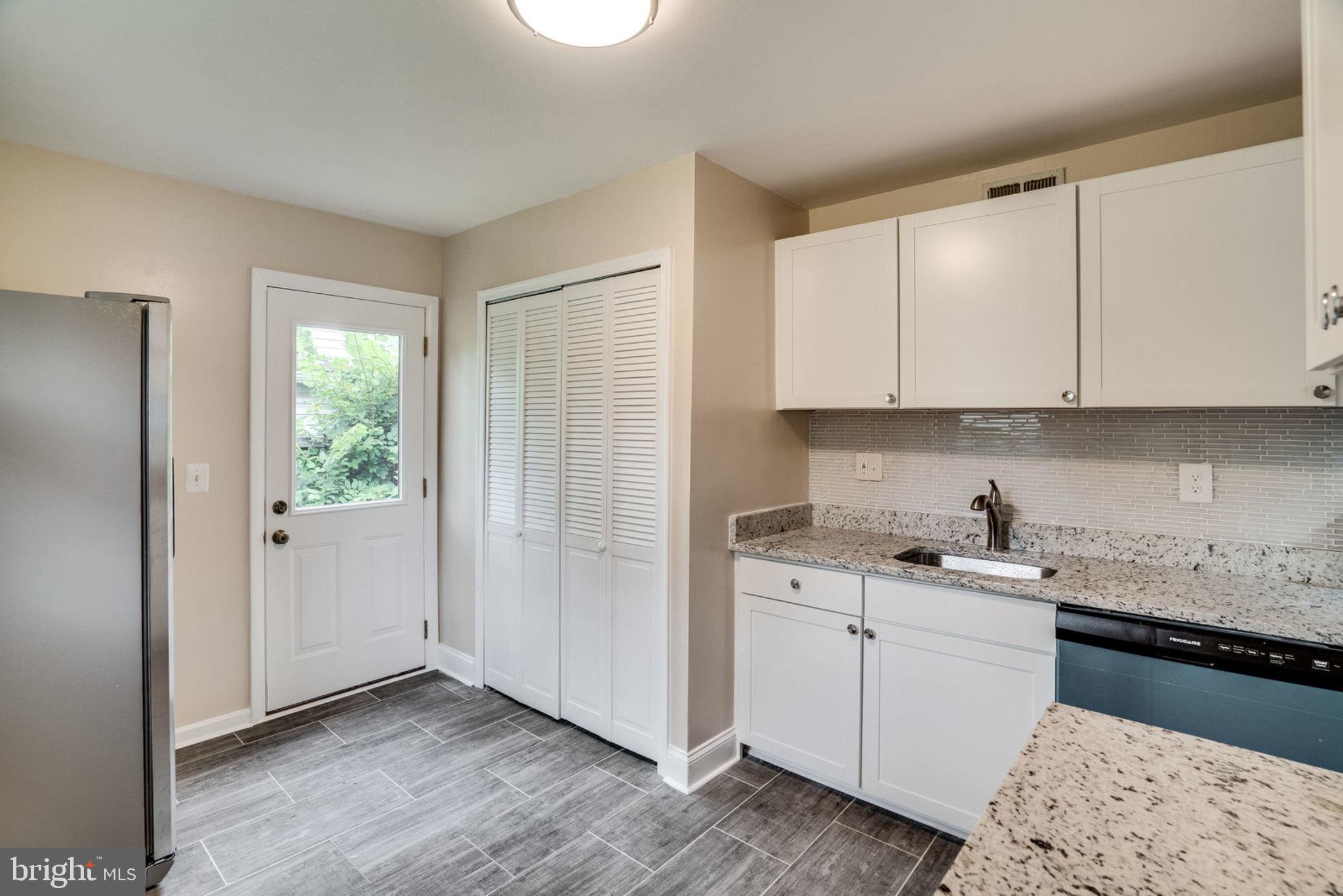 BURGUNDY MANOR - Residential