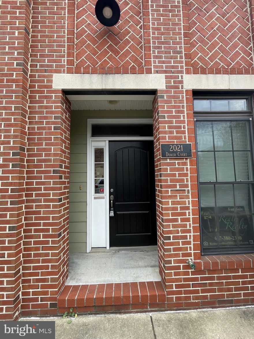 PRICE REDUCED! Beautiful 3 bedroom 3.5 bath home in Canton. The kitchen has granite and stainless steel appliances, overlooking the family room with a gas fireplace. The rooftop deck overlooks the Inner Harbor. This is not going to last long.