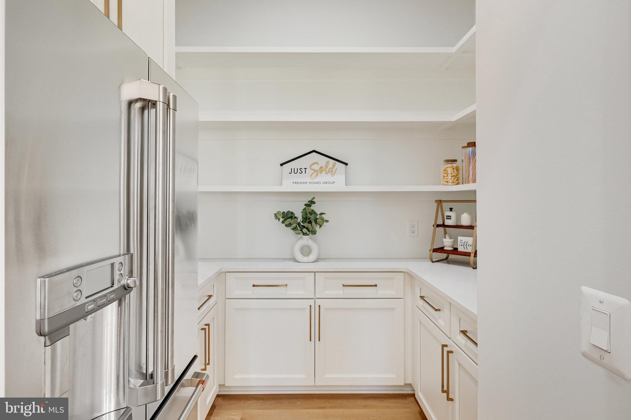 RIVER OAKS - Residential