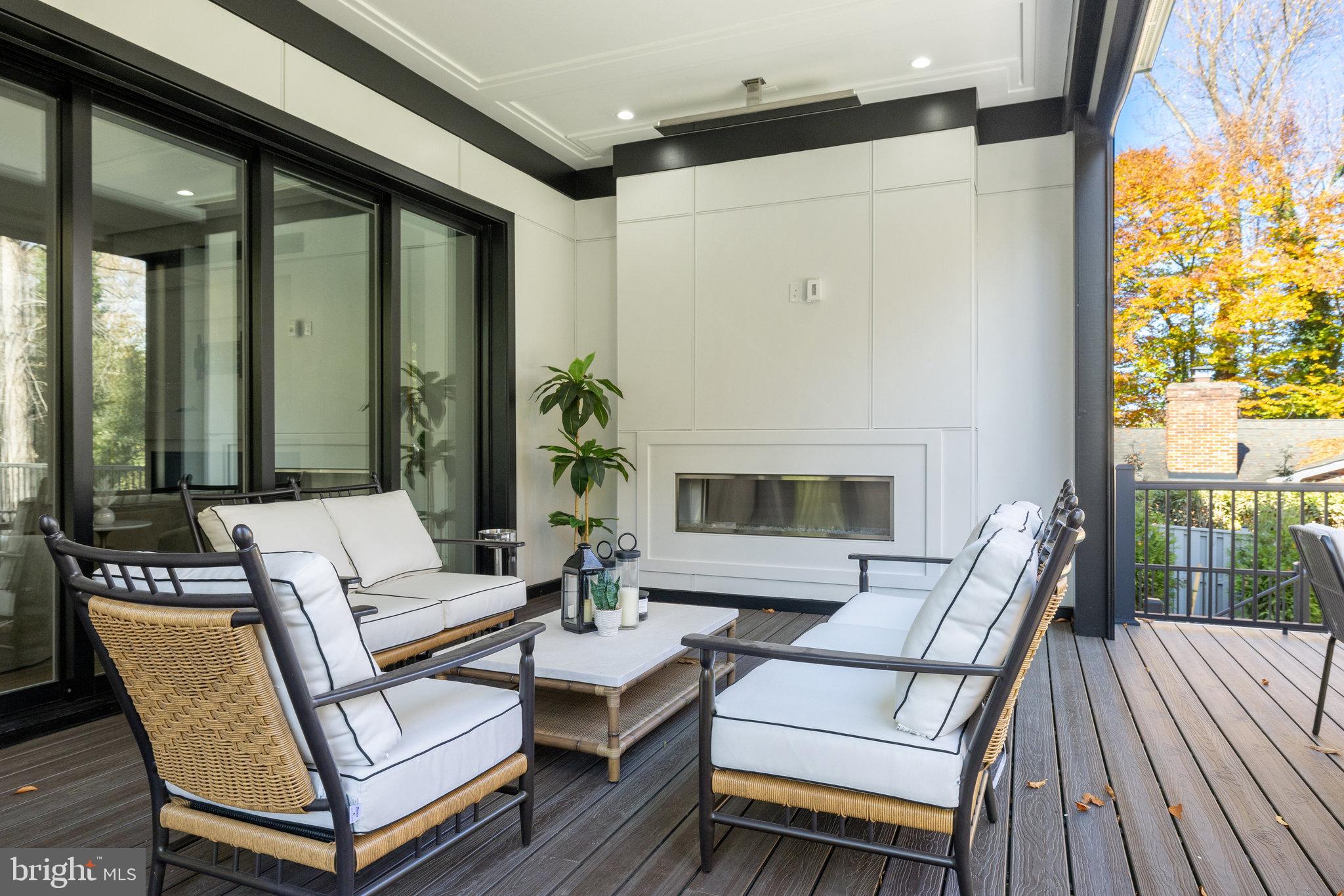 RIVER OAKS - Residential