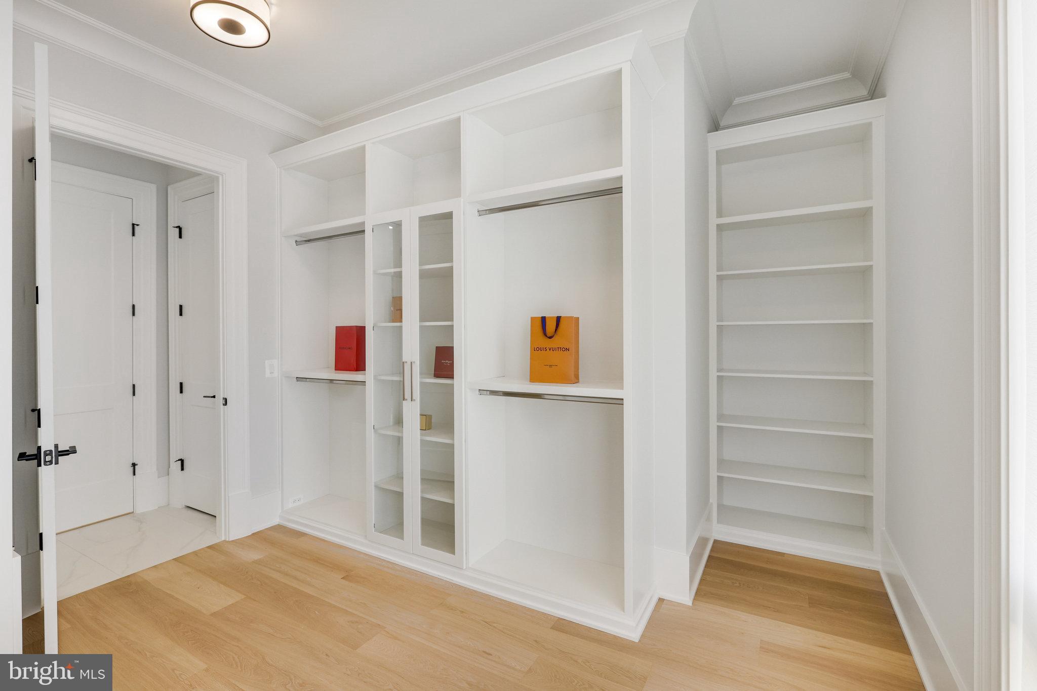 RIVER OAKS - Residential