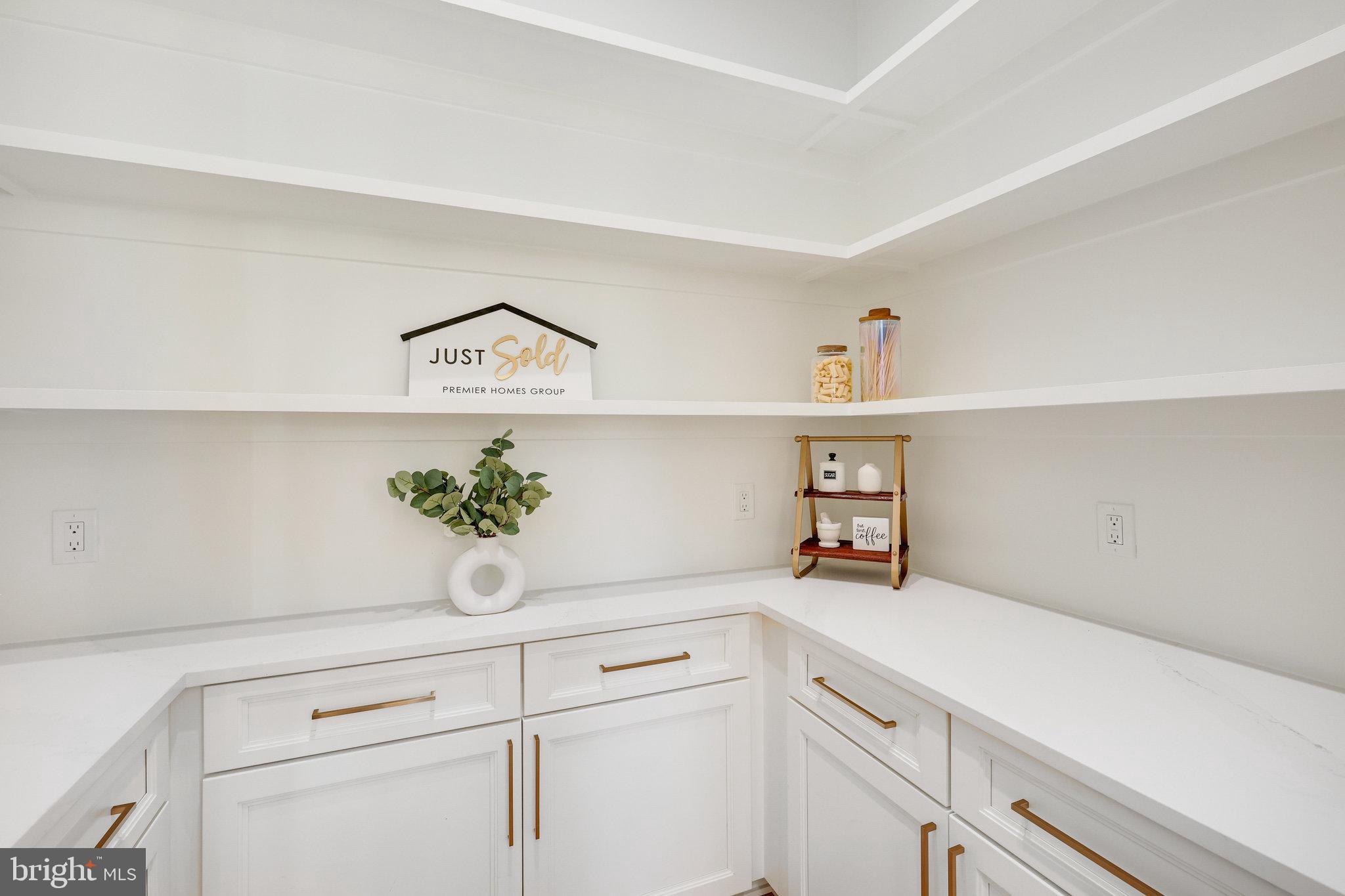 RIVER OAKS - Residential