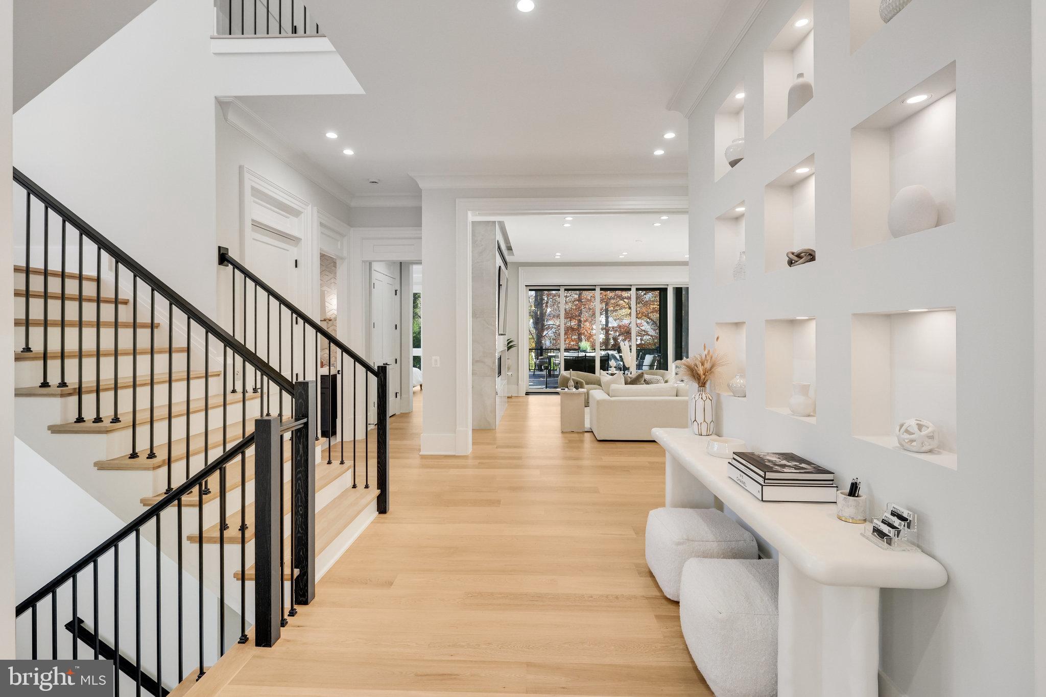 RIVER OAKS - Residential