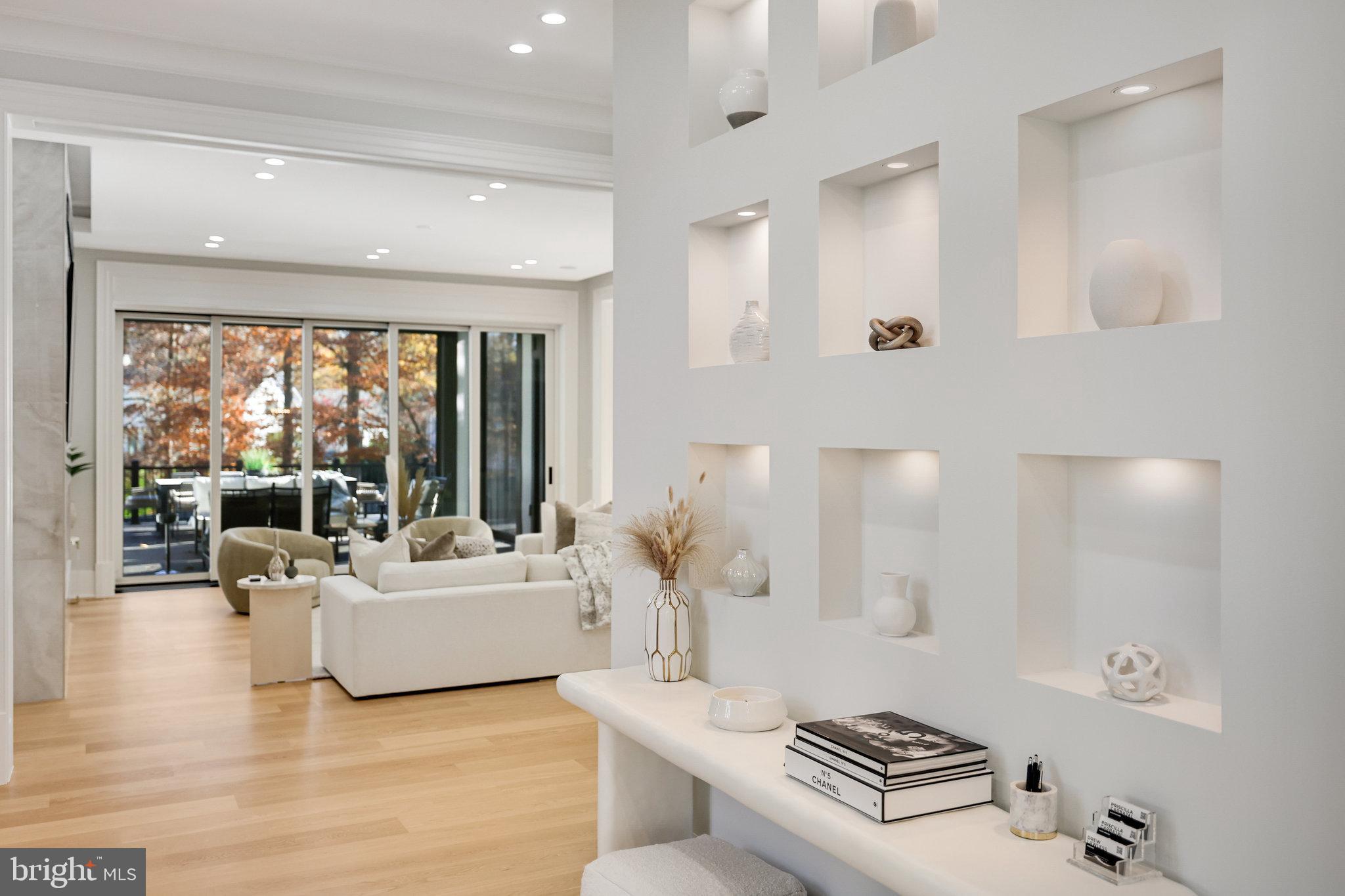 RIVER OAKS - Residential