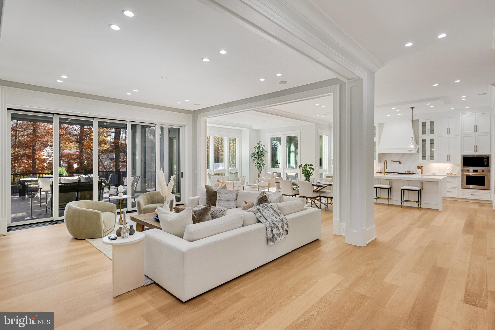 RIVER OAKS - Residential