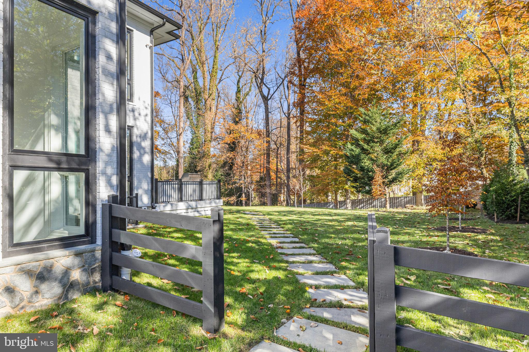 RIVER OAKS - Residential