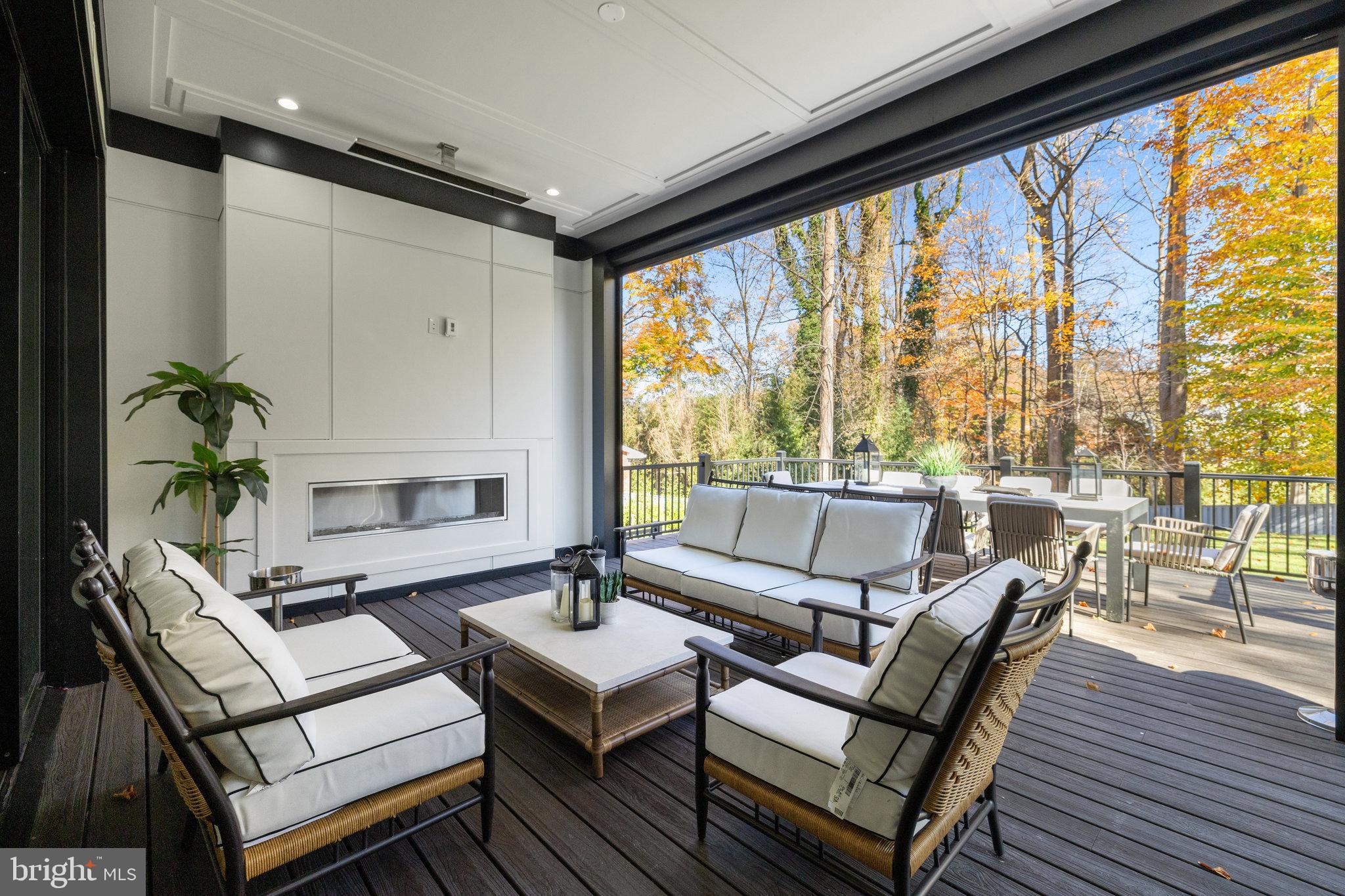 RIVER OAKS - Residential