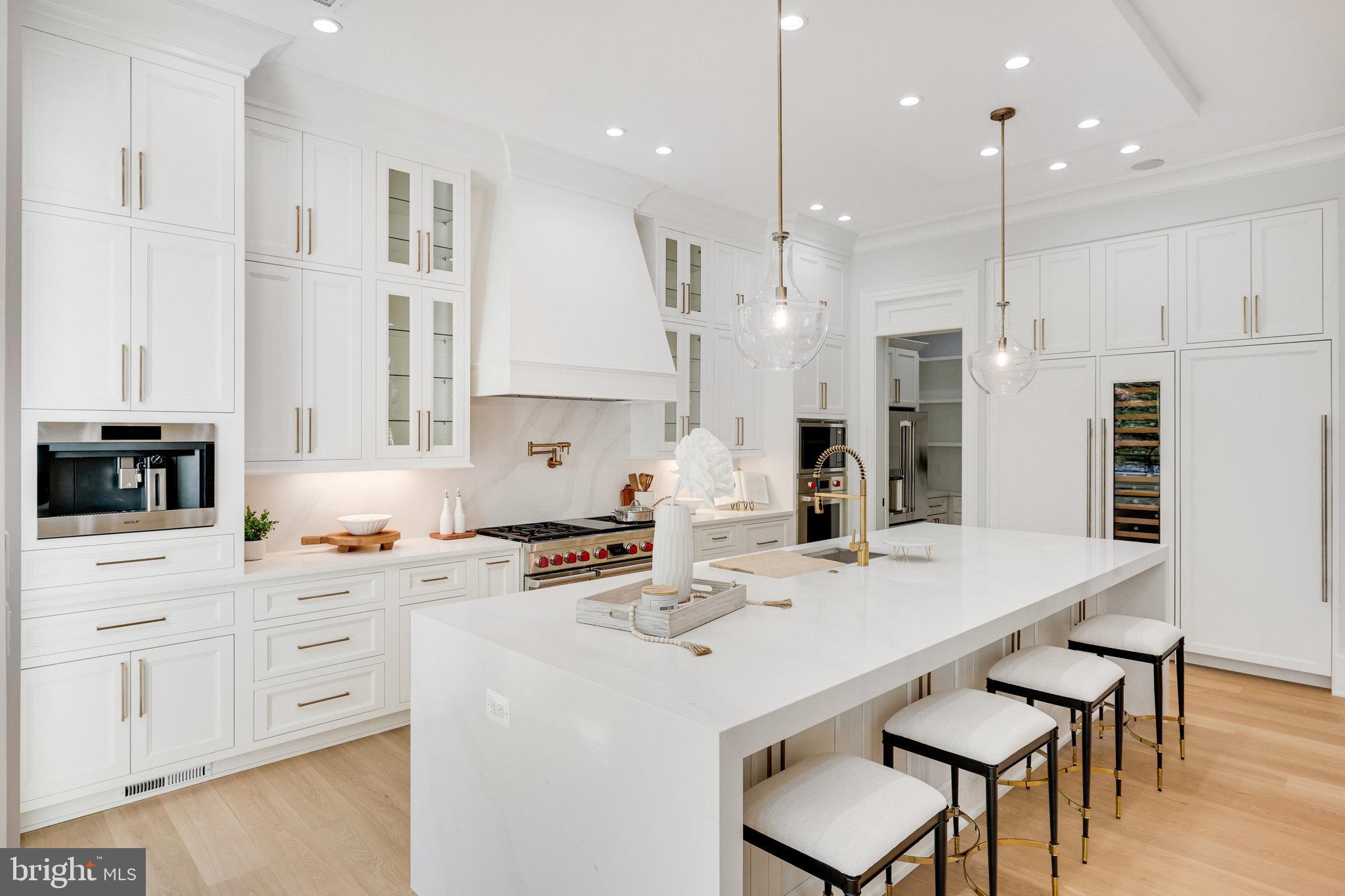 RIVER OAKS - Residential