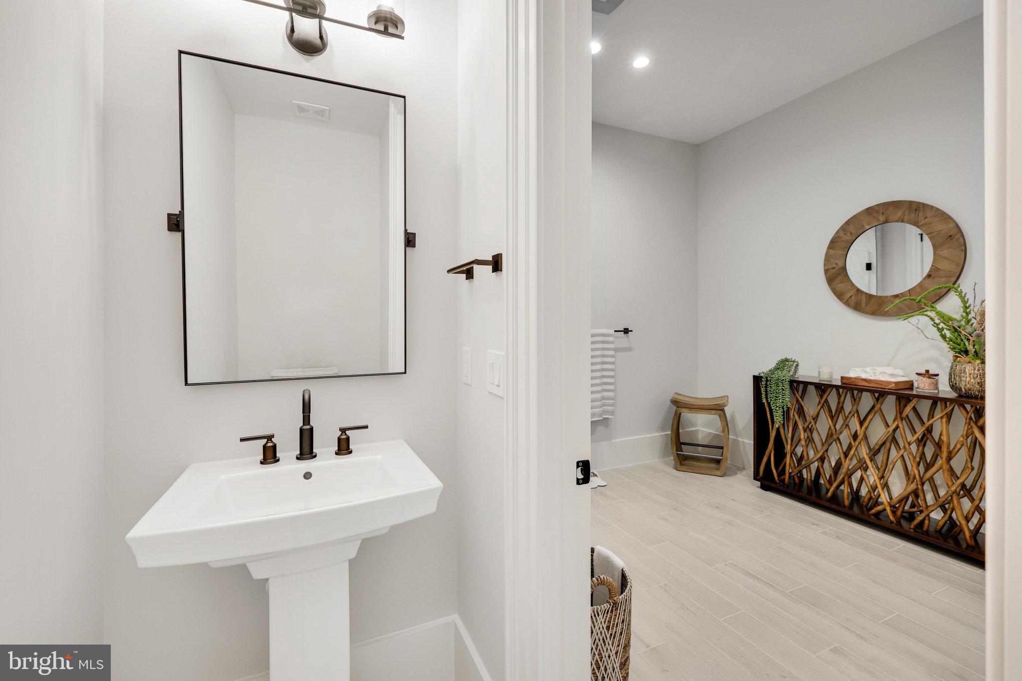 RIVER OAKS - Residential