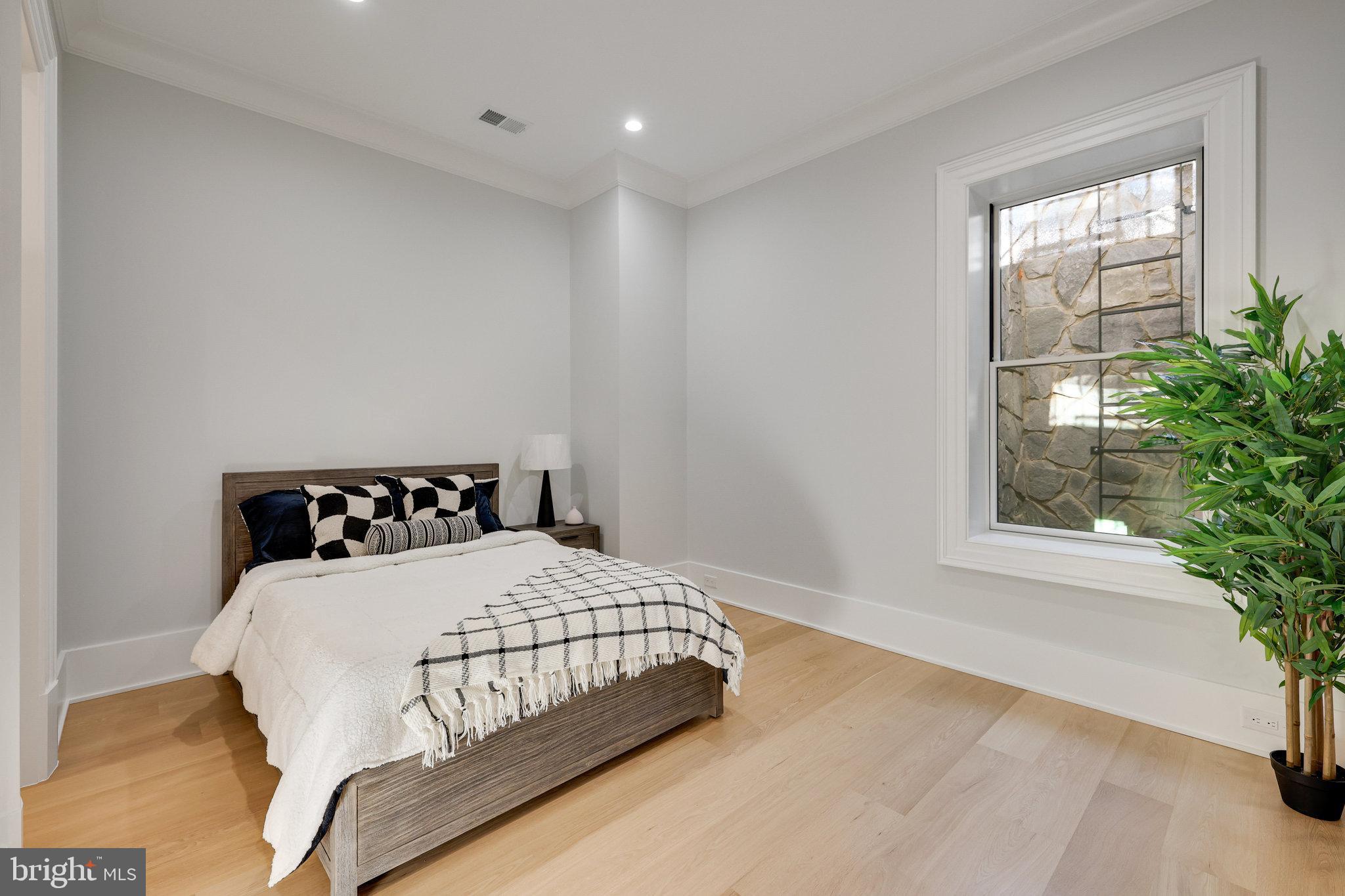 RIVER OAKS - Residential