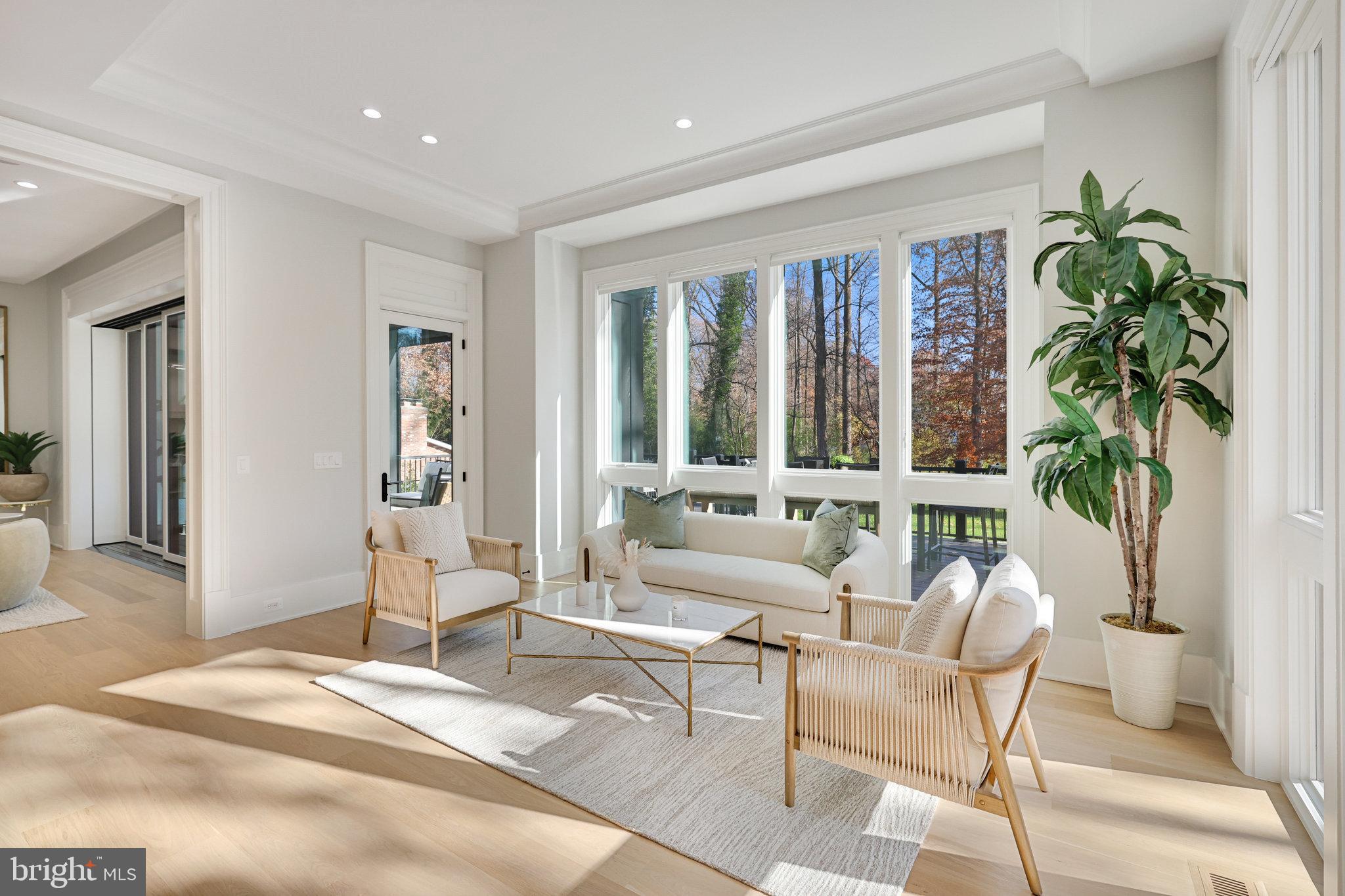 RIVER OAKS - Residential