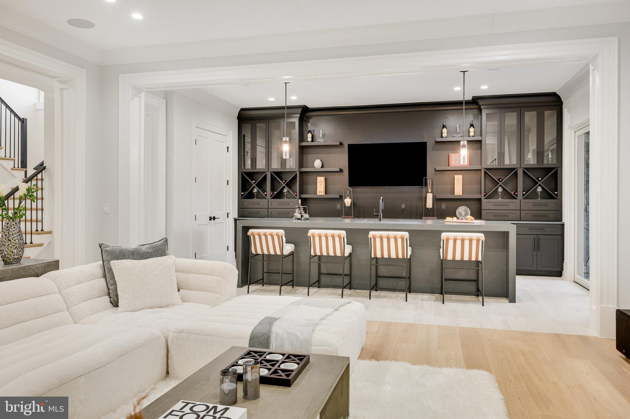 RIVER OAKS - Residential