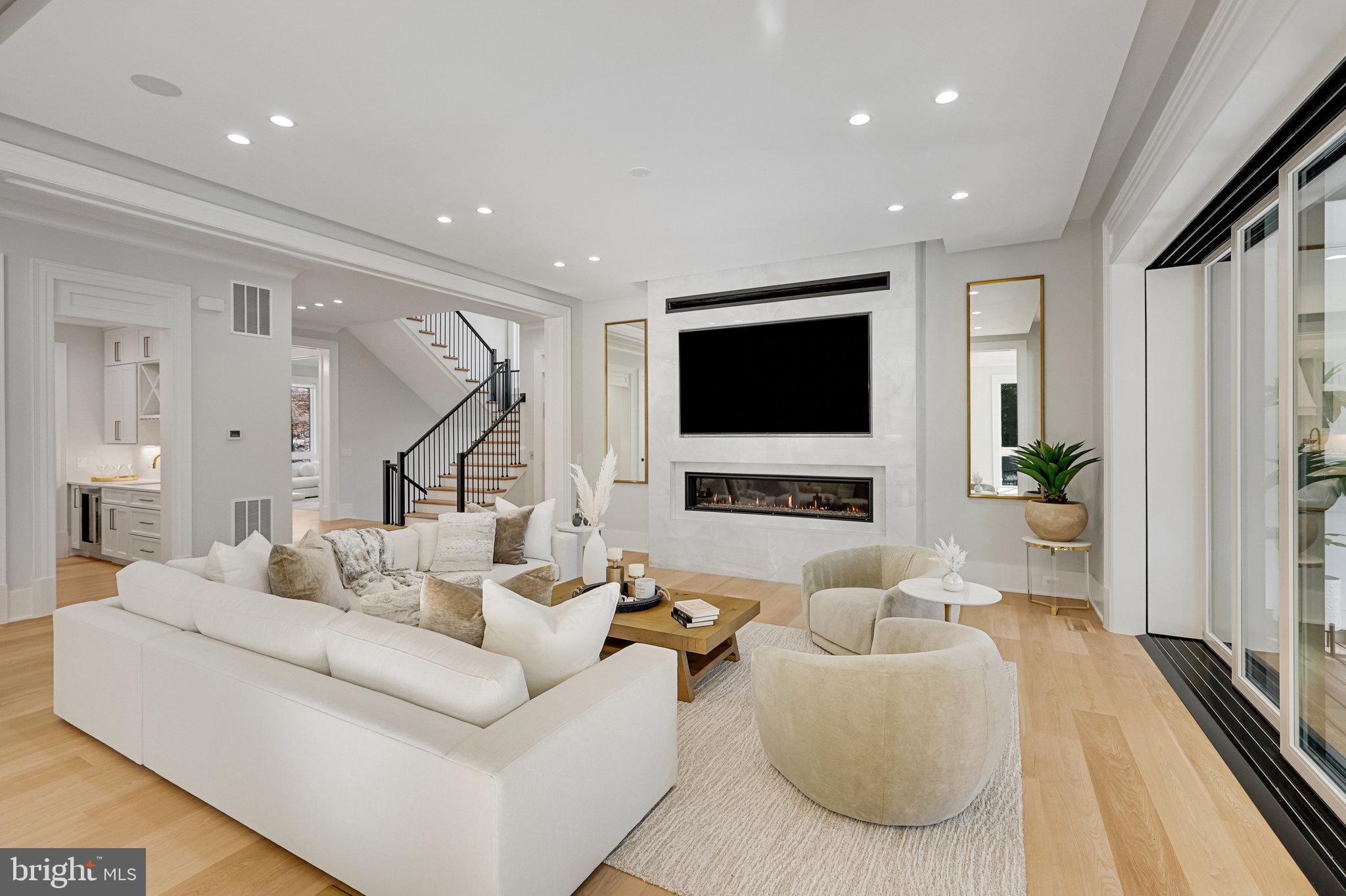 RIVER OAKS - Residential