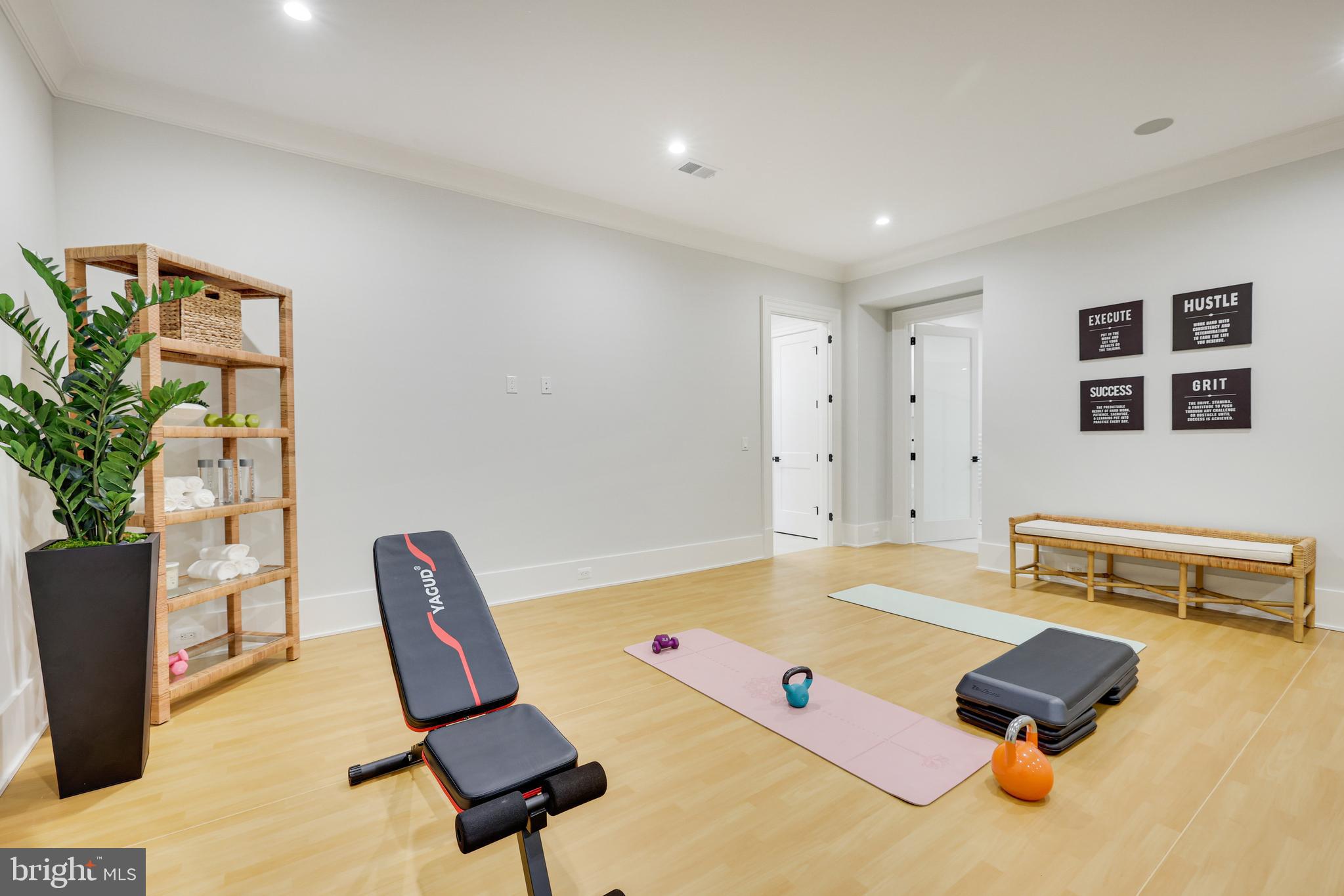 RIVER OAKS - Residential