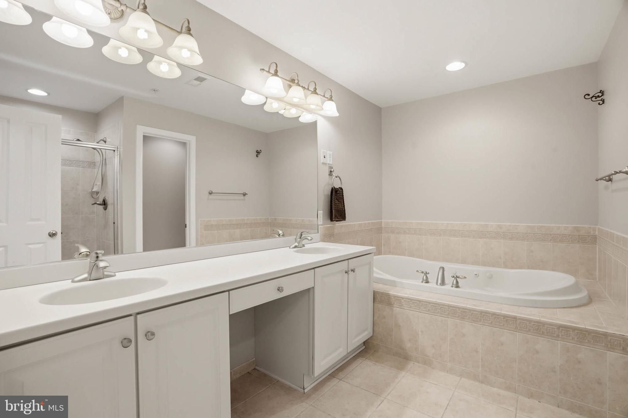 STONE LAKE - Residential