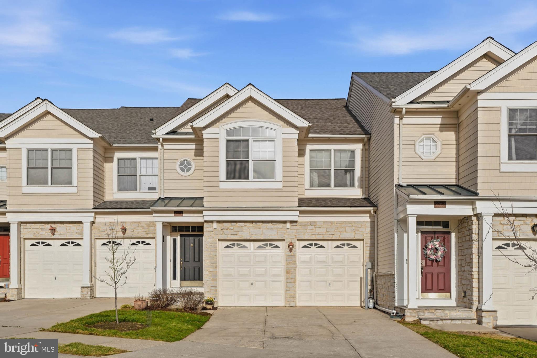 8704 TIMBER OAK LANE